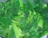 簡単朝食♬小松菜と豆腐 ワカメのお味噌汁作り方2写真