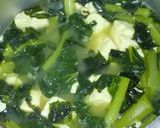 簡単朝食♬小松菜と豆腐 ワカメのお味噌汁作り方4写真