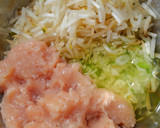 簡単 お弁当にも❀ネギともやしの鶏つくね作り方2写真