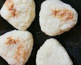 鮭フレークマヨのおにぎり♡作り方4写真