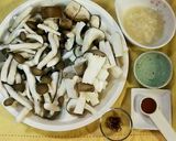 超簡単♡たっぷりキノコの塩麹ピリ辛炒め♪作り方1写真