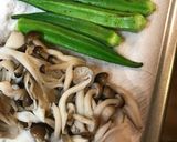炙り中トロ、オクラ、きのこの胡麻山葵和え作り方3写真