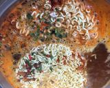 うま辛っ！辛ラーメンdeチーズ味噌ナベ作り方1写真