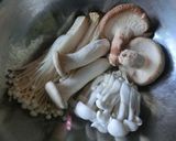 きのこたっぷりチーズ味噌辛ラーメン作り方1写真