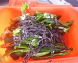 材料2つ♬　ピーマンと塩昆布のレンジ蒸し作り方2写真
