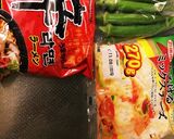 チーズとオクラの焼きそば風辛ラーメン！作り方1写真