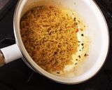 チーズとオクラの焼きそば風辛ラーメン！作り方4写真