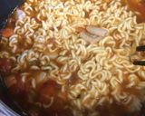 鶏肉の旨み♡トマトチーズの辛ラーメン作り方4写真
