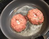 外はカリッと中はジューシーなハンバーグ☆作り方4写真