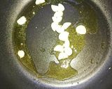 オクラとソーセージのガーリック炒め作り方3写真