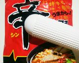 チーズおこげ辛ラーメン作り方1写真