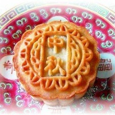 双黄蓮蓉月餅（ダブル卵黄蓮の実餡月餅） by minfannote