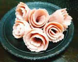 お弁当に！魚肉ソーセージでお花の飾り切り作り方2写真