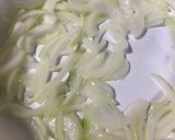 ソーセージとしめじの卵丼作り方1写真