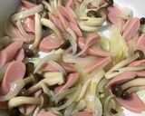 ソーセージとしめじの卵丼作り方2写真