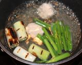 簡単！鶏つくね、焼きネギ、にらのお吸い物作り方4写真