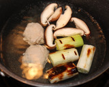 簡単！鶏つくね、焼きネギ、椎茸のお吸い物作り方4写真