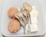 簡単！鶏つくね、舞茸、豆腐のお吸い物作り方1写真
