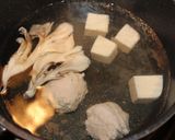 簡単！鶏つくね、舞茸、豆腐のお吸い物作り方4写真