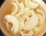 優しい味♡揚げと玉葱とニラのお味噌汁作り方2写真