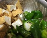 万願寺とうがらしと厚揚げのゴマ炒め作り方1写真