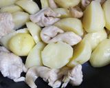 鶏皮とじゃがいもの粒マスタードソテー作り方3写真