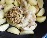 鶏皮とじゃがいもの粒マスタードソテー作り方4写真