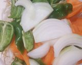 【王道】肉野菜炒め辛ラーメン【美味】作り方1写真