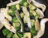 鮪とアボカドとエリンギのガーリック炒め作り方6写真
