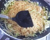 辛ラーメンで　お好み焼き風焼きそば??作り方4写真