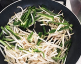 鯖味噌缶とピーマンともやし炒め作り方2写真
