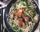鯖味噌缶とピーマンともやし炒め作り方3写真