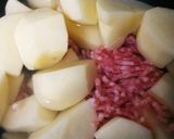 放置で一品！挽き肉とジャガイモの煮物作り方1写真