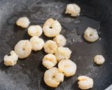 豆苗とむきエビのしょうが炒め作り方4写真