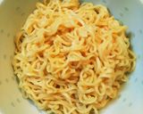 市販麺で簡単！卵チーズサラダラーメン作り方4写真
