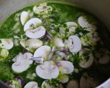 パセリと紫玉ねぎのコンソメスープ作り方7写真