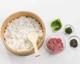 ウニトロ丼と鶏ささ身とところてんの酢の物作り方1写真