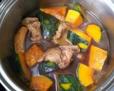 南瓜と豚スジ肉のオイスター煮作り方1写真