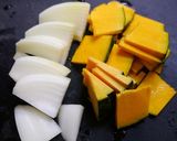 簡単！かぼちゃとはんぺんのお味噌汁作り方1写真