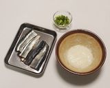 さんまとろ丼とたっぷり野菜の麦みそ汁作り方1写真