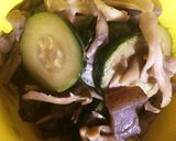 簡単！ズッキーニと舞茸の麺つゆ炒め作り方4写真
