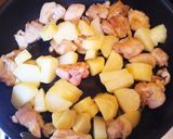 おいし～♡鶏肉とじゃが芋のガリバタ醤油作り方4写真
