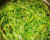 30秒クッキング♪【豆苗のニンニク炒め】作り方1写真