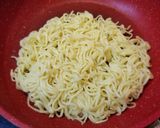 簡単！焼きそば麺アレンジ！カリッとピザ作り方1写真