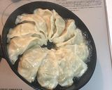簡単　生餃子の焼き方作り方5写真