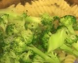 ブロッコリーのパスタ アンチョビ風味作り方2写真