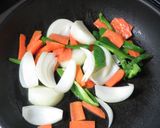 野菜たっぷり！☆豚キムチの焼き冷麺作り方3写真