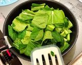 ピリ辛♪シンプル♪小松菜のにんにく炒め作り方3写真