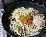 豚バラ キムチ の 青唐辛子 炒め作り方2写真