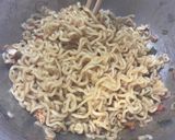 まな板いらず☆簡単！絶品辛ラーメンピザ♪作り方2写真
